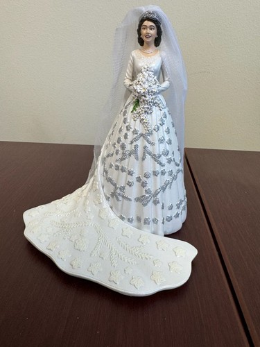 Hamilton Collection Princess Elizabeth The Royal Bride Figurine Royal Style of Q
