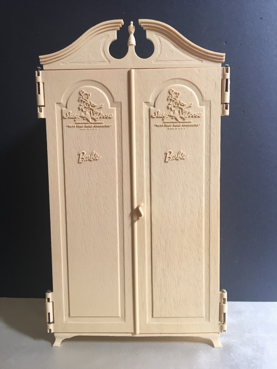 1961 Vintage Barbie Wardrobe Susy Goose with clothes and