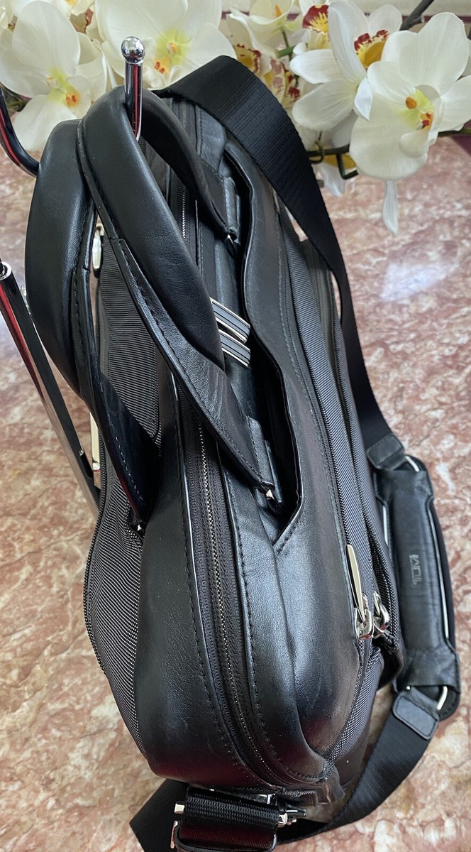 Tumi Arrive Sawyer Grey Business Laptop Briefcase 255002PW2 Tumi Arrive Sawyer Grey Business Laptop Briefcase 255002PW2
