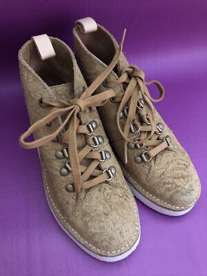 Clarks Originals Beige Rau Wildleder Optik Stiefel Vibram Sohlen Ex Zustand UK3