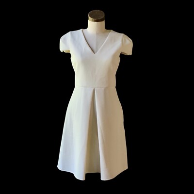 4C Saks Fifth Avenue Ivory V-Neck Polyester Dress SIZE 4