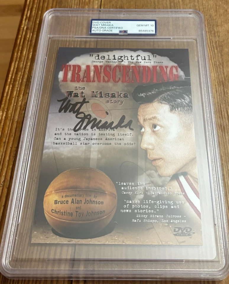 PSA/DNA 10 ~ Wat Misaka Signed DVD Photo Cover Auto 1st of color NBA WW2 RARE 🔥 - Image 3 of 4