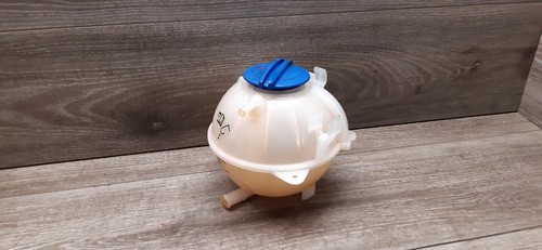 VW Golf 6 Kühlerwasser Kühlwasserbehälter 1K0121407F Datum  06.12.19