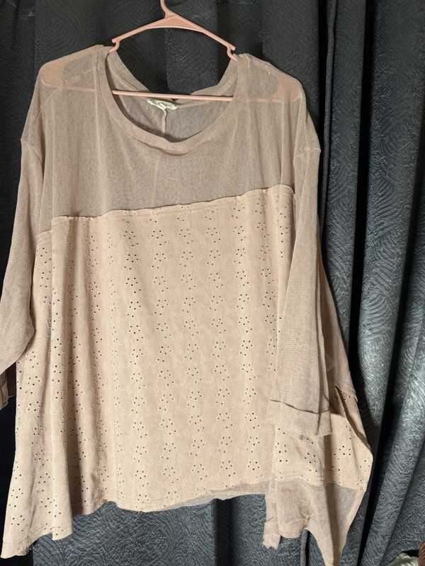 Pink Eyelet And Mesh Top By Oli And Hali Size M/l