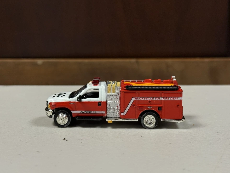 Matchbox, 1:80 scale, 1999 Ford F-350 KME Mini-Pumper Fire Truck - Image 2 of 4
