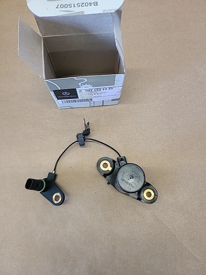 Sensor de nivel de aceite original Mercedes-Benz 001-153-13-32 Foto 3 de 4