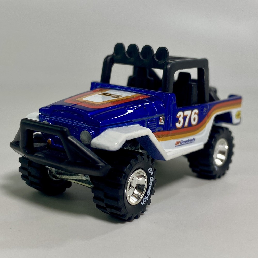 Toyota Land Cruiser FJ40 1:64 Premium Diecast Diorama Model SUV BFG Real Riders