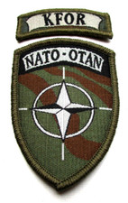 KLETT Bundeswehr Verbandsabzeichen 1x NATO-OTAN + 1x KFOR Abzeichen oliv Patch