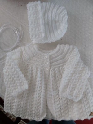 HAND KNITTED BN hand-knitted matinee and bonnet set white newborn DK15