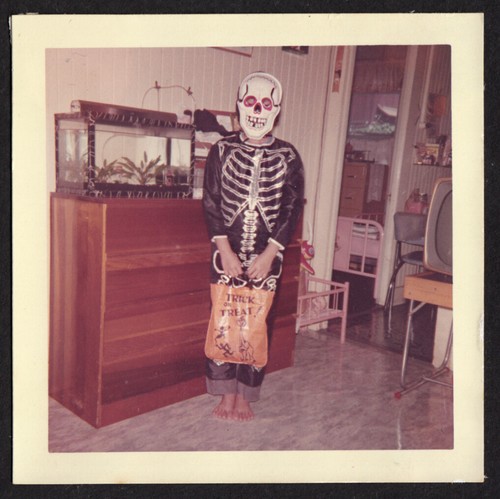 SKELETON BEN COOPER MASK HALLOWEEN COSTUME BAREFOOT BOY~ 1950s VINTAGE PHOTO - Picture 1 of 2