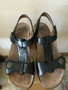dansko t strap