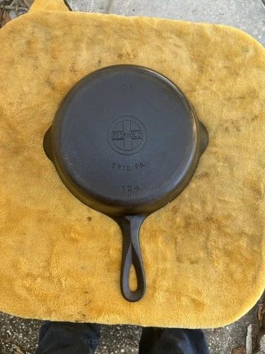 GRISWOLD No 5 Cast Iron Skillet Small Block Logo 724H Erie, PA