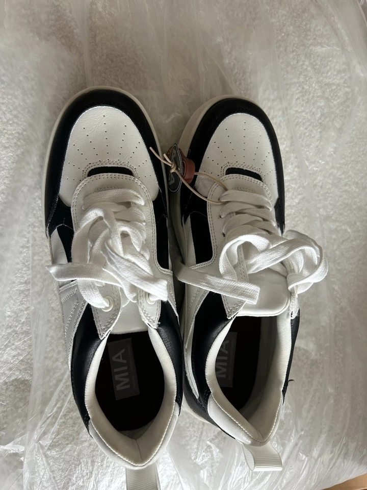 Mia “Dice” Sneakers In Black & White - Image 2 of 4