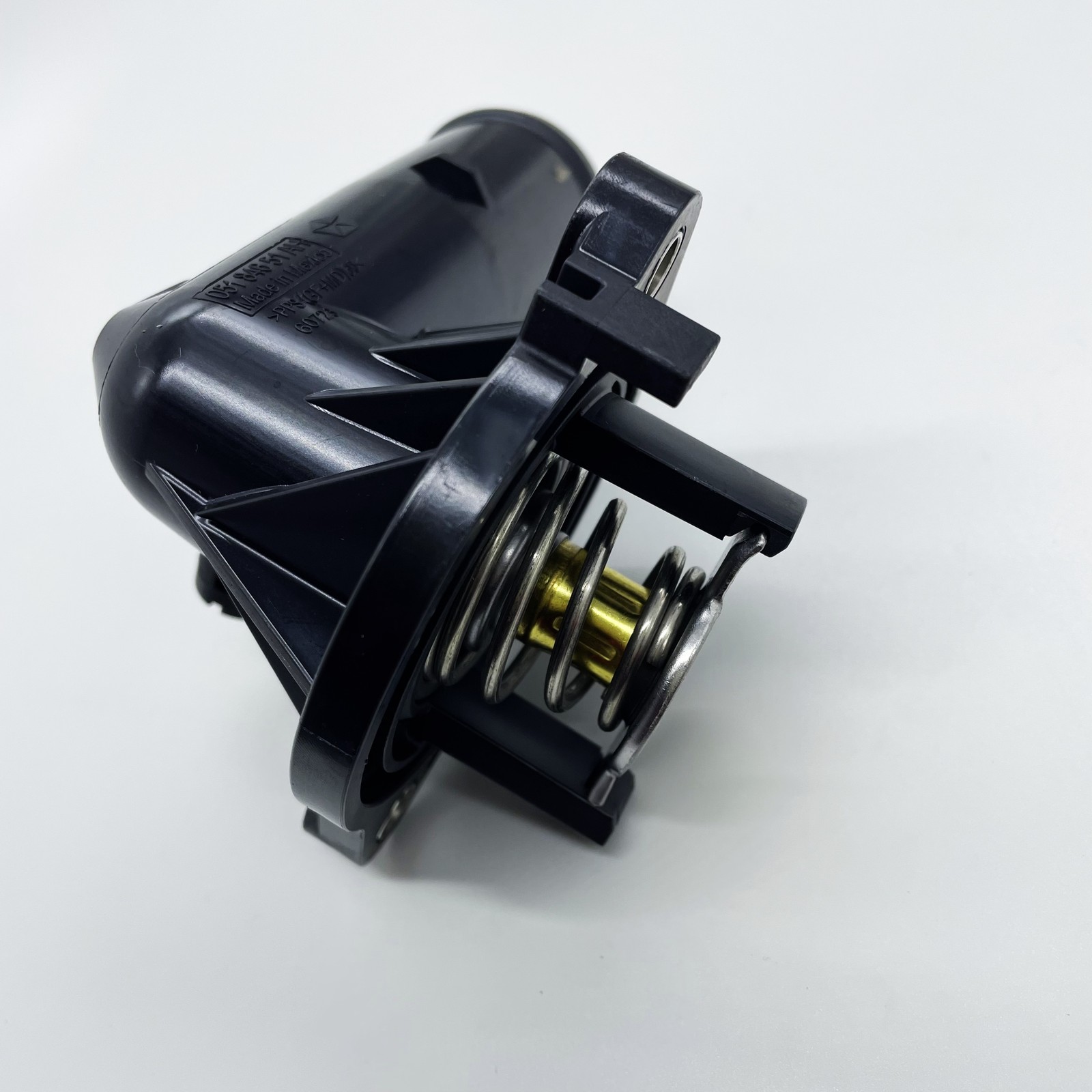 1pcs 330424 Thermostat for Maserati Ghibli Levante Quattroporte Gasoline Cars
