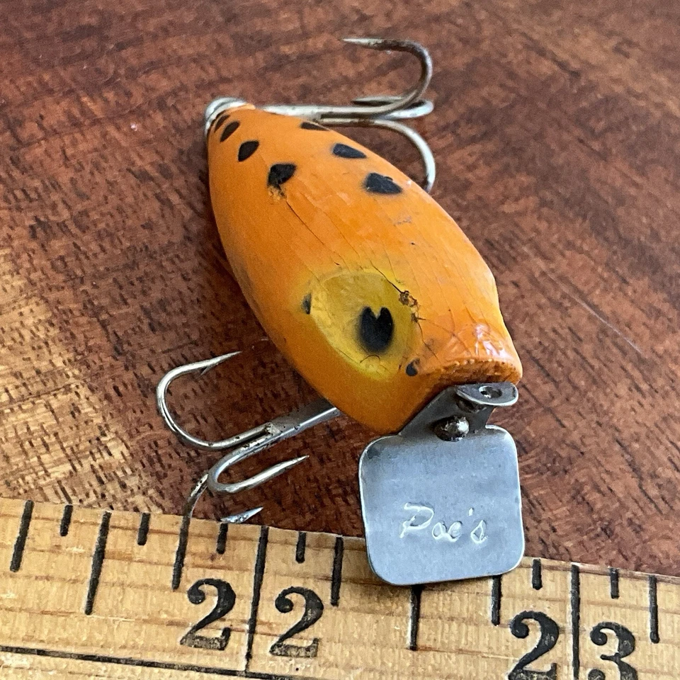 Señuelo de pesca de cedro tallado pintado a mano Milton Poe's de colección Foto 3 de 4