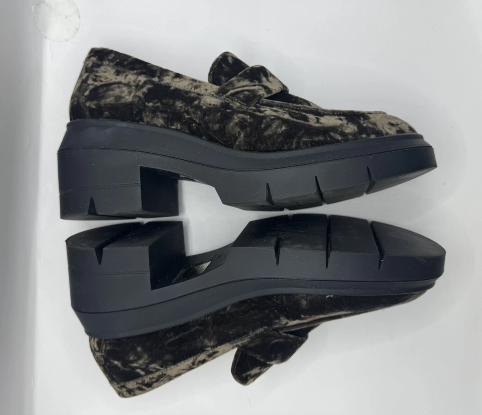 Mocasín Stuart Weiztman Aiden Rise suela gruesa terciopelo topo aplastado 6,5 B Foto 4 de 4