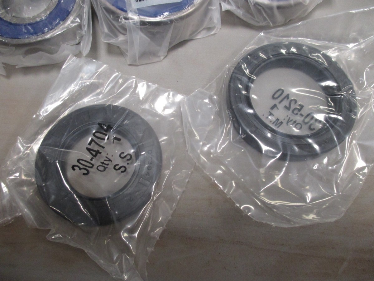 NOS Rear Wheel Seal & Bearing Kit Fits: Kawasaki ZX900 VN900 25