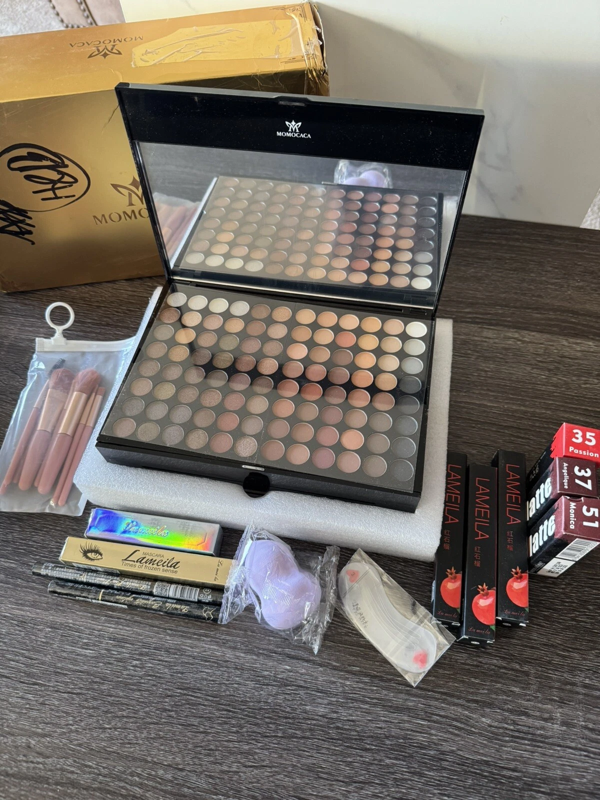 MOMOCACA All-In-One Professional Makeup Kit Eyeshadow New Damaged Box Exp 8/26