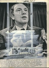 1968 Press Photo Prime Minister Pierre Trudeau at a news conference in Canada
