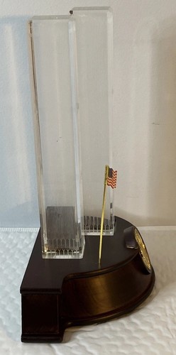 Danbury Mint The Twin Towers Lighted Crystal Commemorative One Nation Lighted - Picture 5 of 9