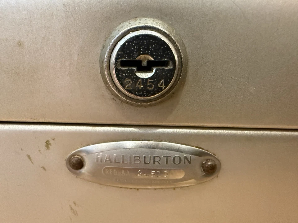 Before Zero HALLIBURTON 50s Vintage Beauty Case Box Container Aluminum Cosmetic - Image 2 of 4