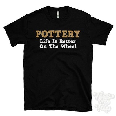 POTTERY LIFE IS BETTER ON THE WHEEL T-SHIRT Keramik Künstler | Tonstudio