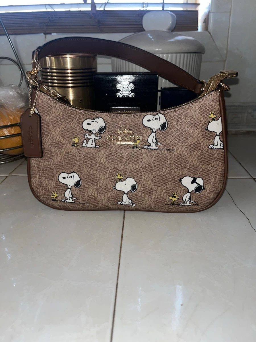 【新品未使用】COACH ☆スヌーピー ☆ショルダー ワッペン 刺繍 COACH（コーチ） バッグ レディース ショルダーバッグ 2WAY
