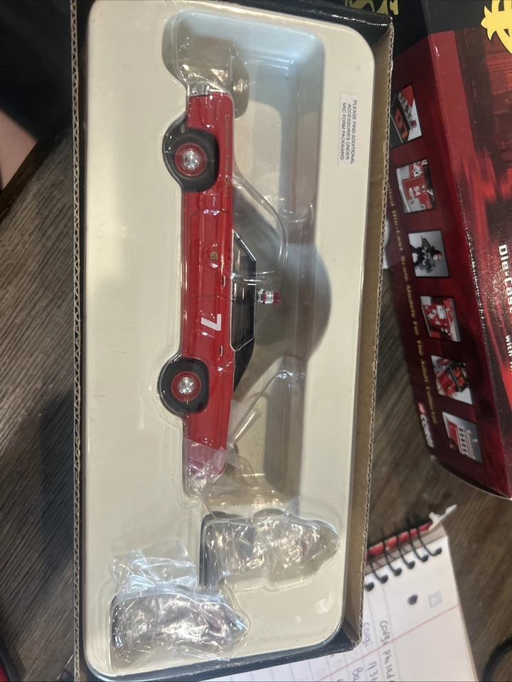 Corgi Chicago Fire Department Series Fire Rescue Vehicle 2 Firefighter Figures - Image 2 of 4