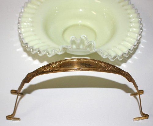 Fenton Ivory Crest Custard Glass Crimped Centerpiece Bowl & Brass Handle, GLOWS! - Picture 17 of 18
