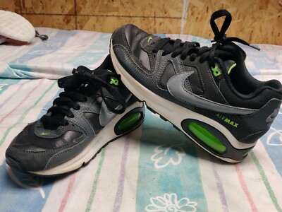 boys black tennis shoes