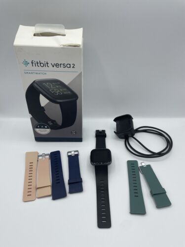 Fitbit Versa 2 Smartwatch Fitness Activity Tracker Black Small Large with extras - Afbeelding 1 van 4