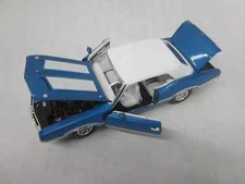 Crown Premiums 1/24 Scale Diecast 1972 Oldsmobile 442 Convertible Blue Napa MIB