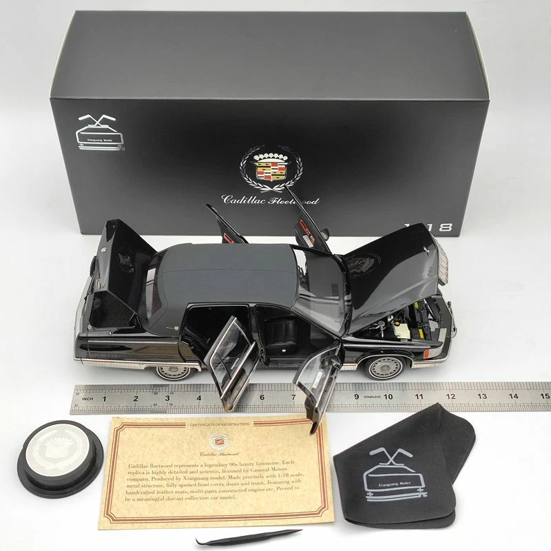 Cadillac Fleetwood Brougham キャデラック 1/18 BOS 1/18 Cadillac Fleetwood Brougham 1982 1st Edition