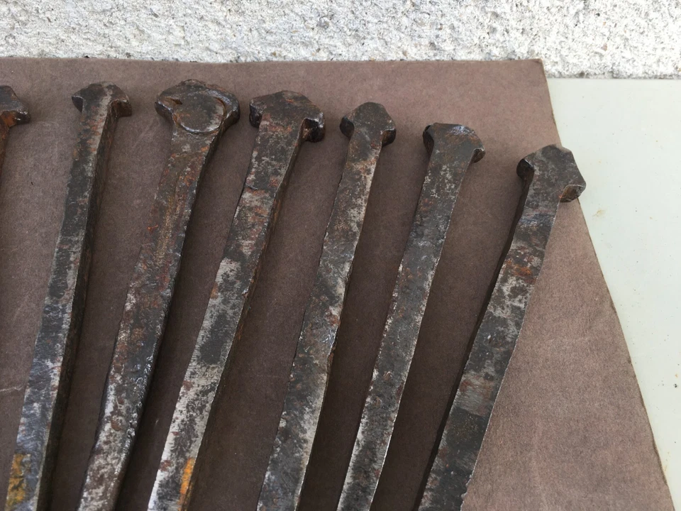10 anciens grands clous forgés / Clous de charpente / Quincaillerie / Déco - Photo 3/4