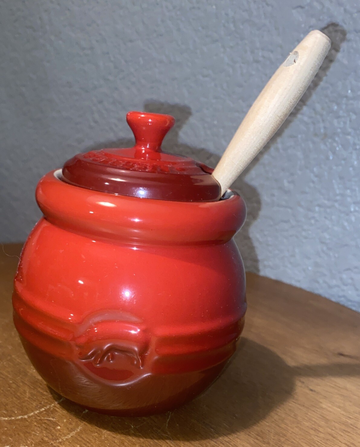 Pot W Lid And Brush