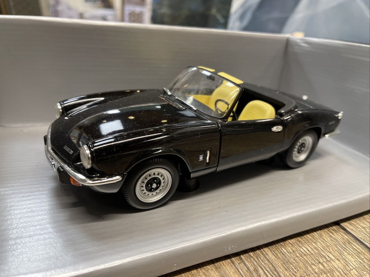 Chrono 1/18 トライアンフ スピットファイア 1970 ダイキャスト Chrono 1/18 トライアンフ スピットファイア 1970 ダイキャスト