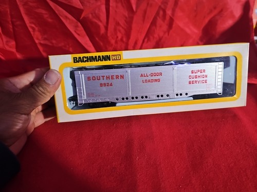 Bachmann 58' All Doors Box Car Southern 1220 HO Scale | Zustand: New