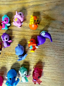 HATCHIMALS COLLEGGTIBLES Mixed Lot of 19 MINI FIGURES Cuties