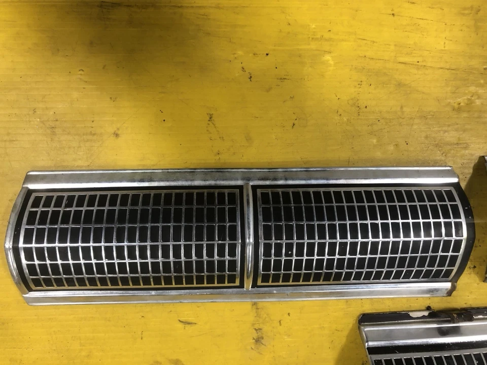 64 Mercury Comet Trunk Tail Light Trim Panel Molding Set — 第 2/4 张图片