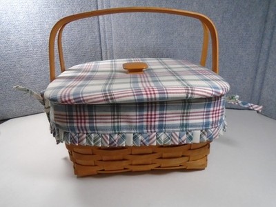 1996 LONGABERGER LIDDED PIE/CAKE DOUBLE HANDLE BASKET WITH RISER AND LINER