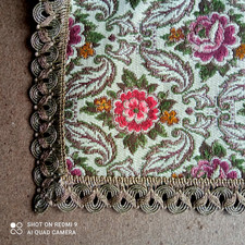 Napperon brodé à fils dorés de la première moitié du XXe S - 32 x 17 cm