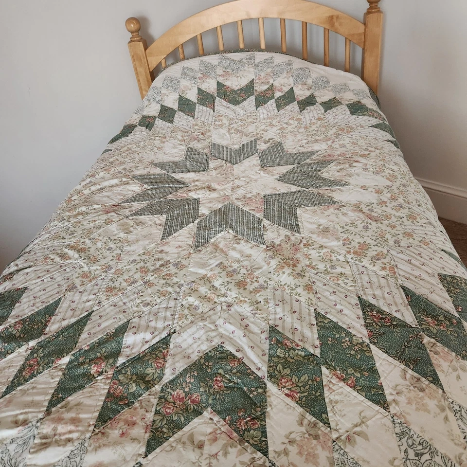 Edredón vintage HECHO A MANO patchwork patrón de estrella reina acolchado a mano 80 x 85 DEFECTOS Foto 2 de 4