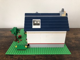 LEGO CREATOR: Apple Tree House (5891) 100% Complete