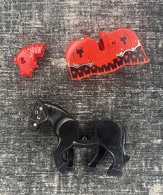 LEGO Horse Armored Red Barding From Set 70402 Gatehouse Raid Black Dragon Heads