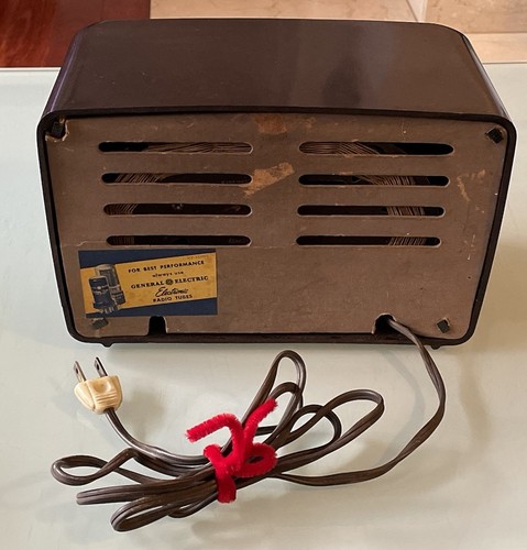 Vintage GE General Electric AM Brown Bakelite Small Tube Radio - Picture 14 of 24