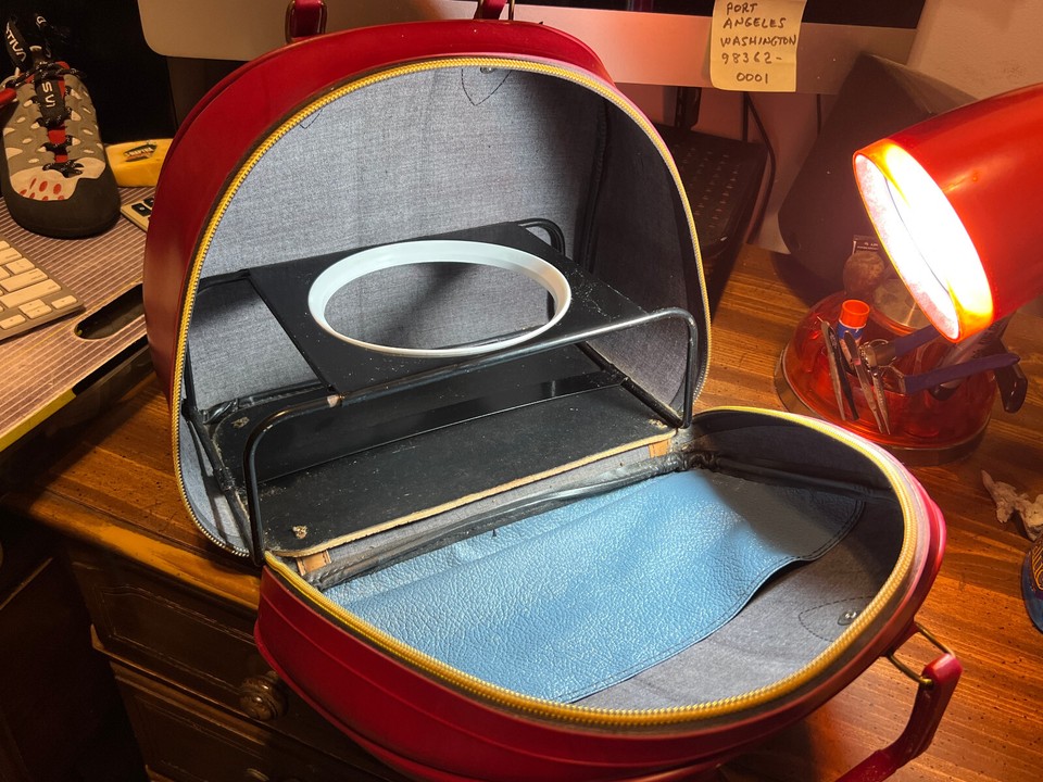 Vintage 🎳 C & C Bowling Ball Bag METAL RACK Crimson Red w/ Gold