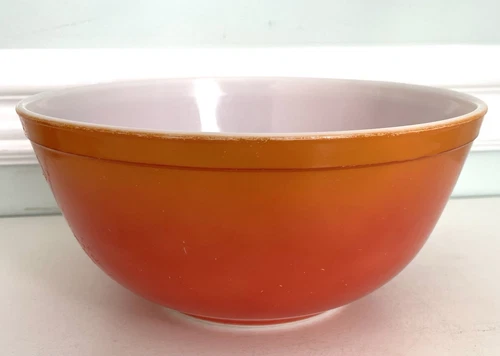 VTG Pyrex FLAMEGLO-  403 Orange Ombre Mixing Bowl - 2 1/2 qt