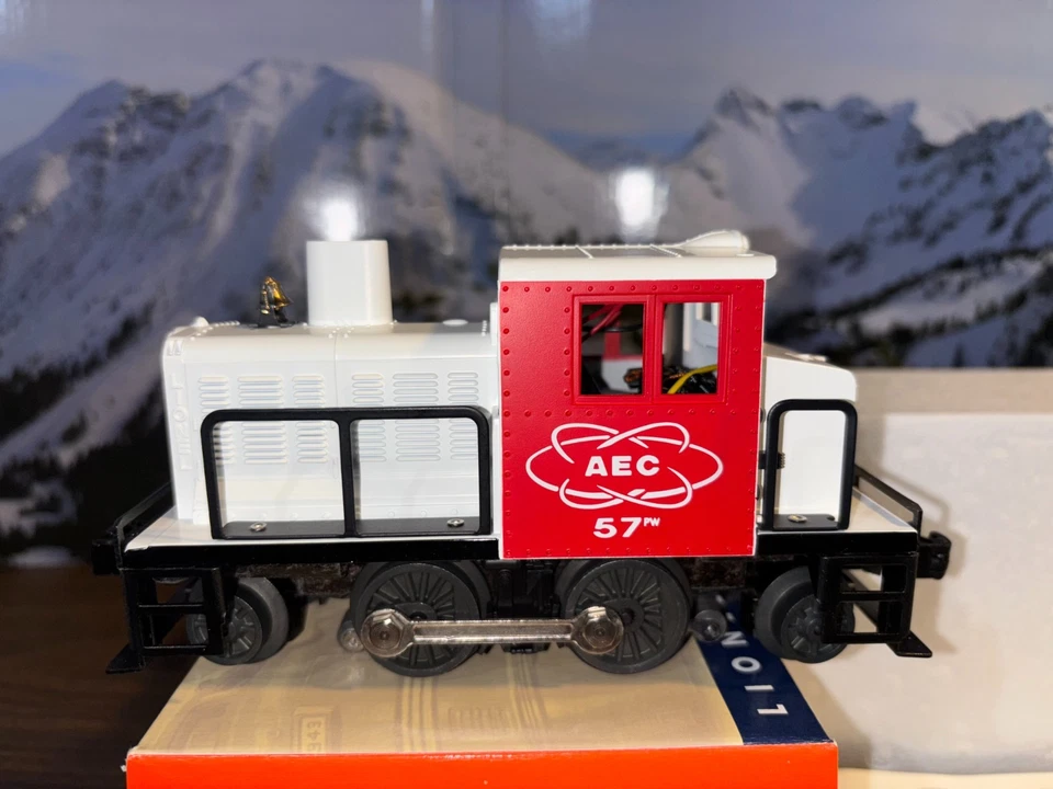 NEW OLD STOCK 1998 Lionel O gauge 6-18583 Atomic Energy Commission 57 Switcher - Image 3 of 4