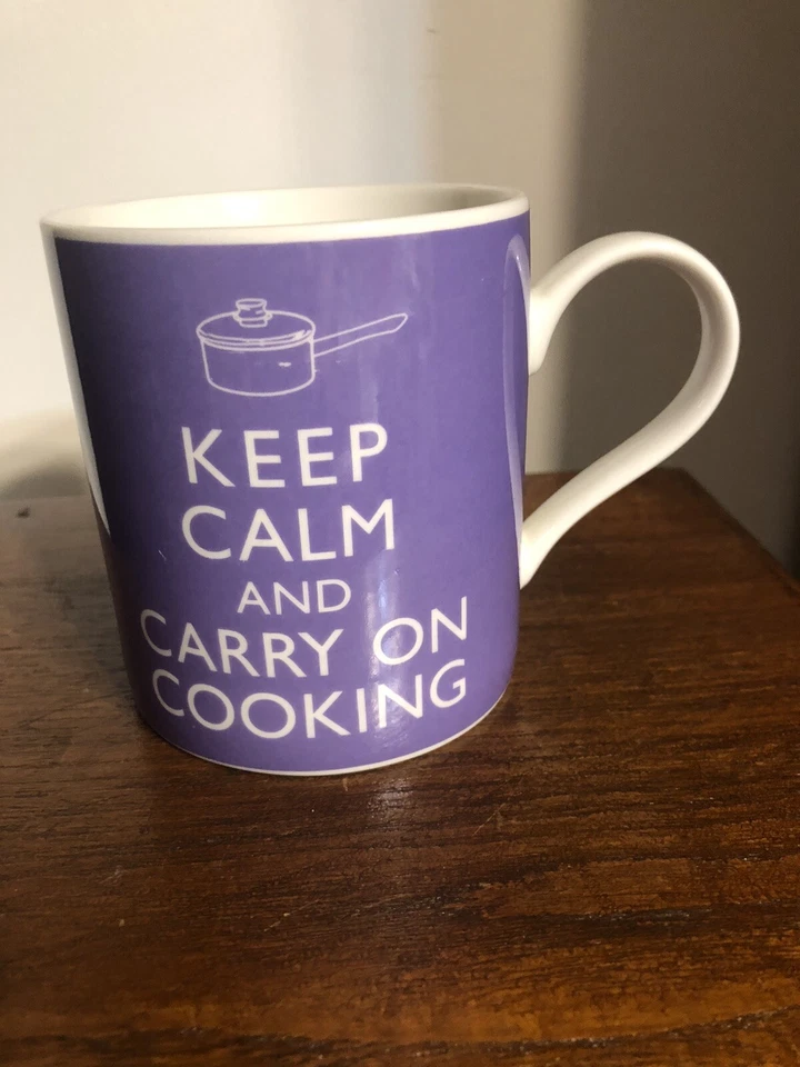 Taza de porcelana Keep Calm And Carry On Cooking de Kent Pottery Foto 2 de 4