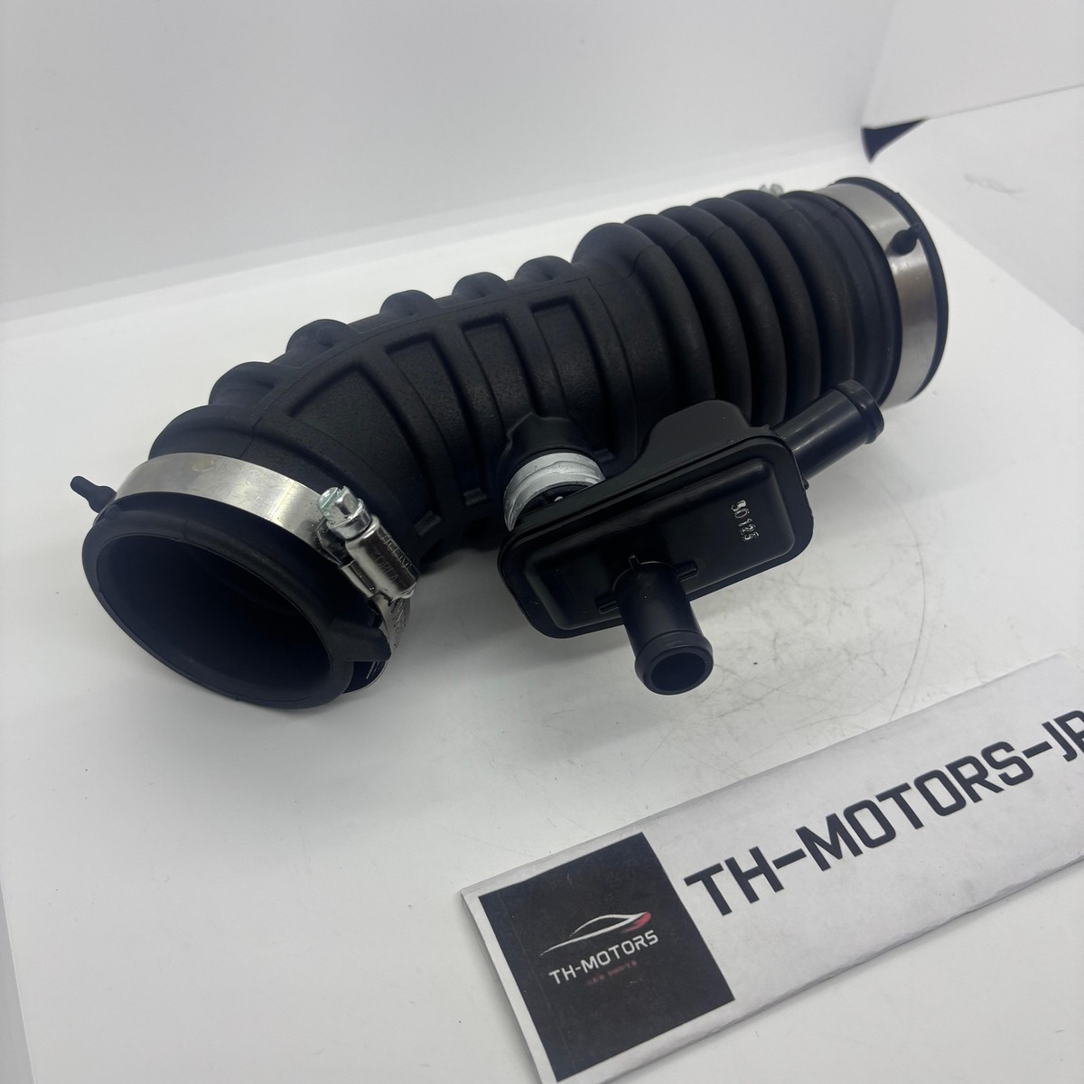 2011 - 2012 Infiniti G25 Left Driver Side Air Intake Duct